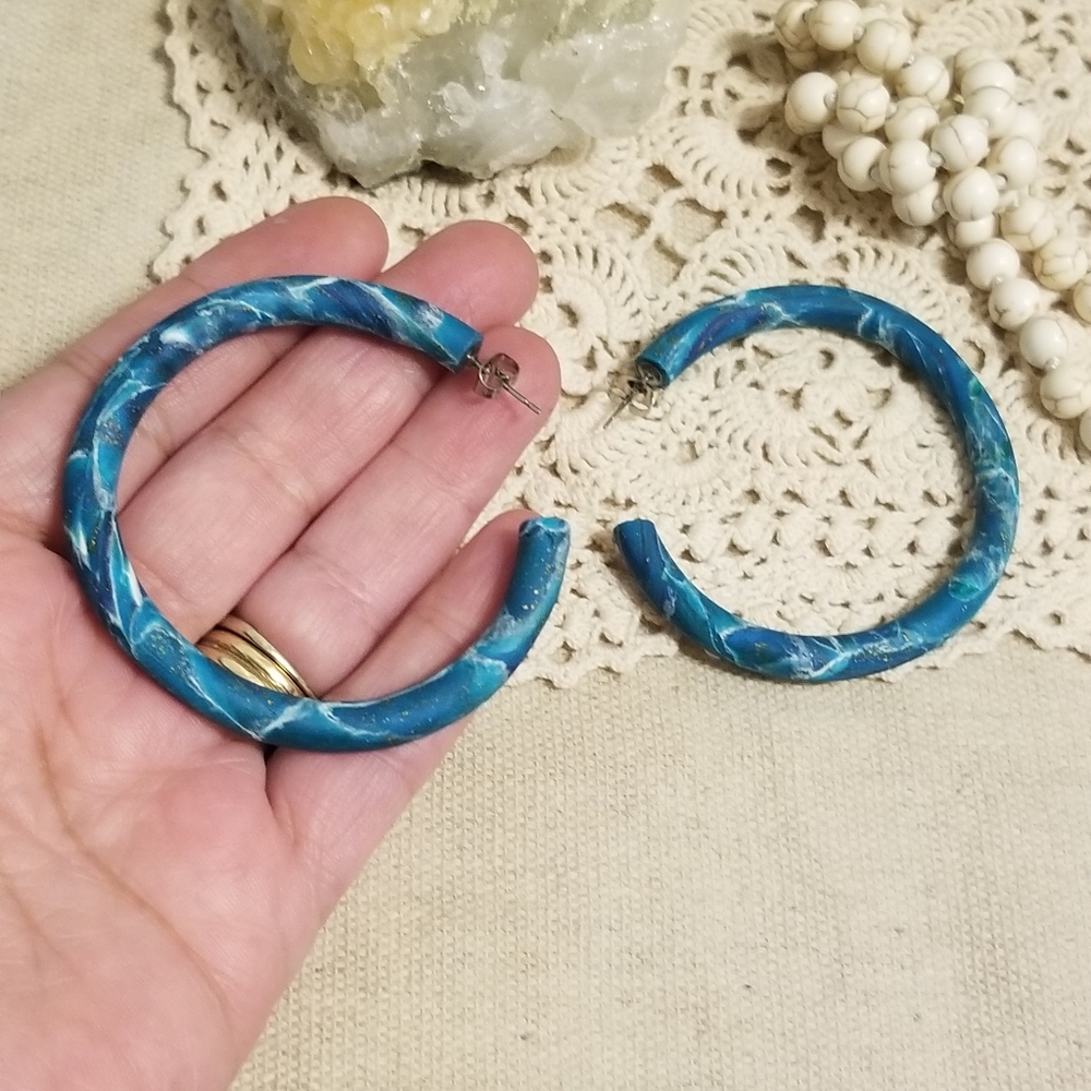 Multicolored hoop earrings